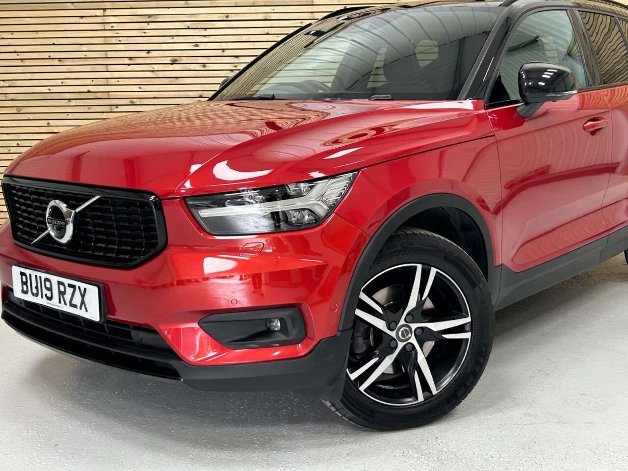 2019 VOLVO XC40 2019 VOLVO XC40