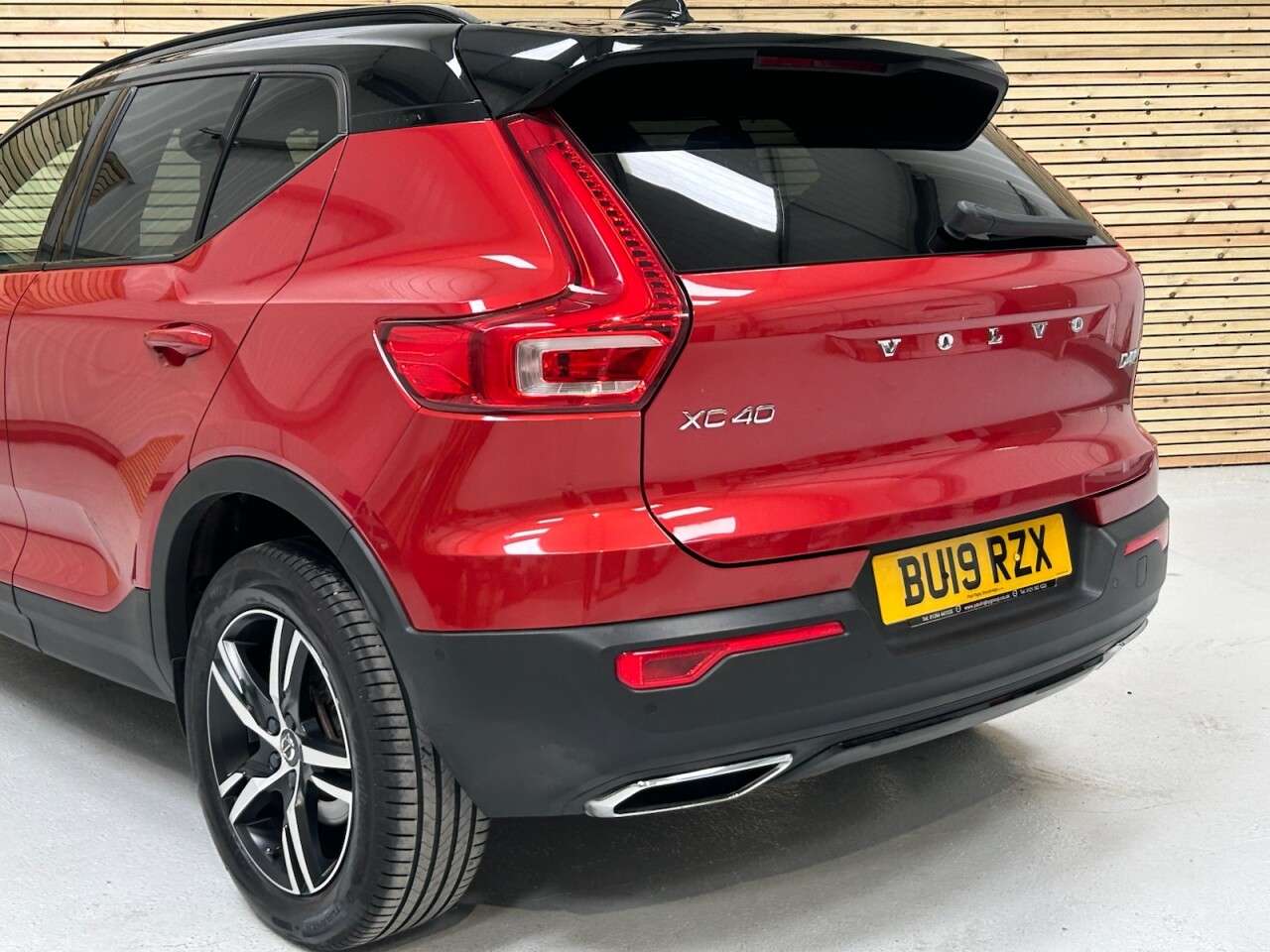 2019 VOLVO XC40 2019 VOLVO XC40