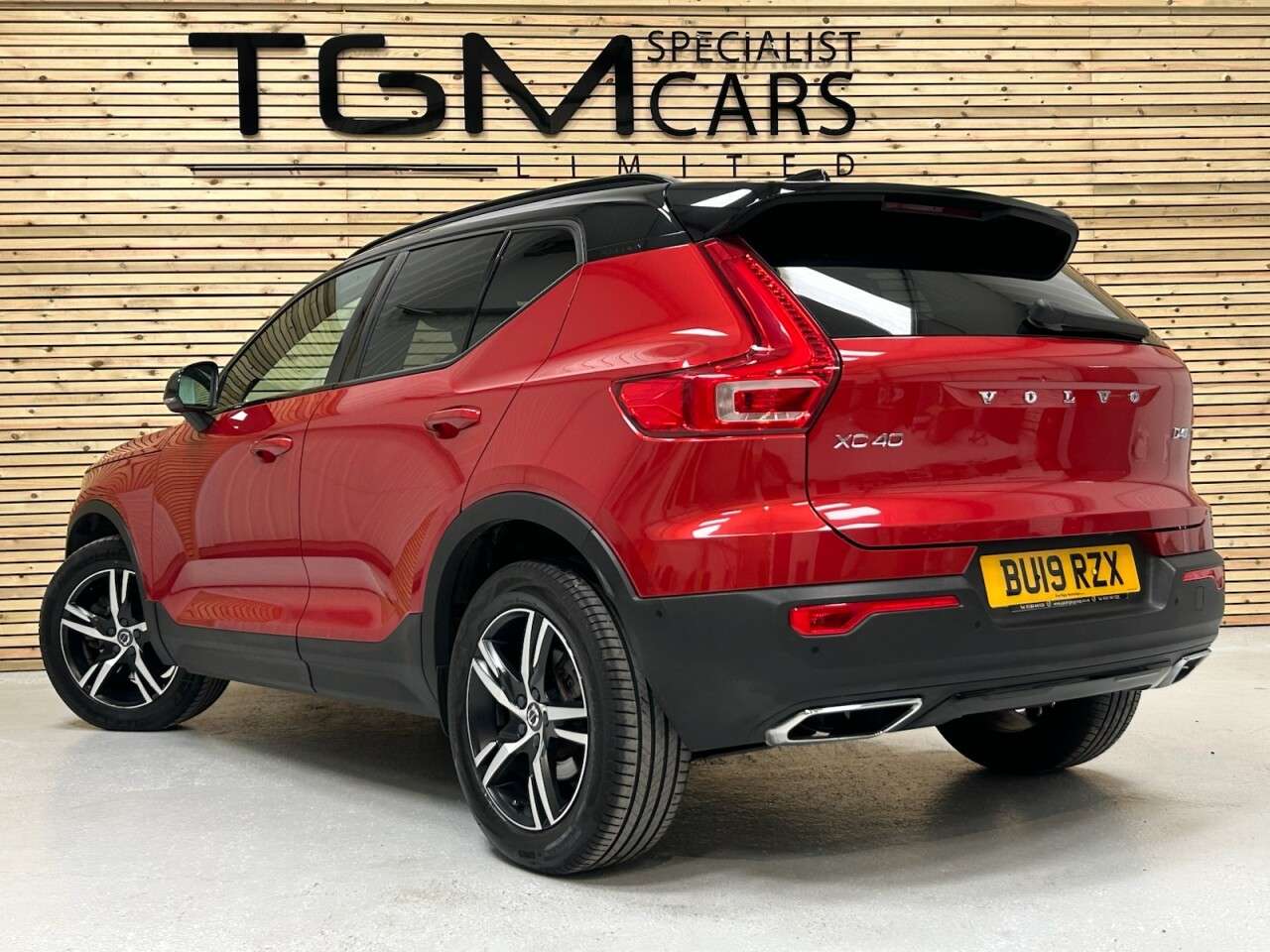 2019 VOLVO XC40 2019 VOLVO XC40