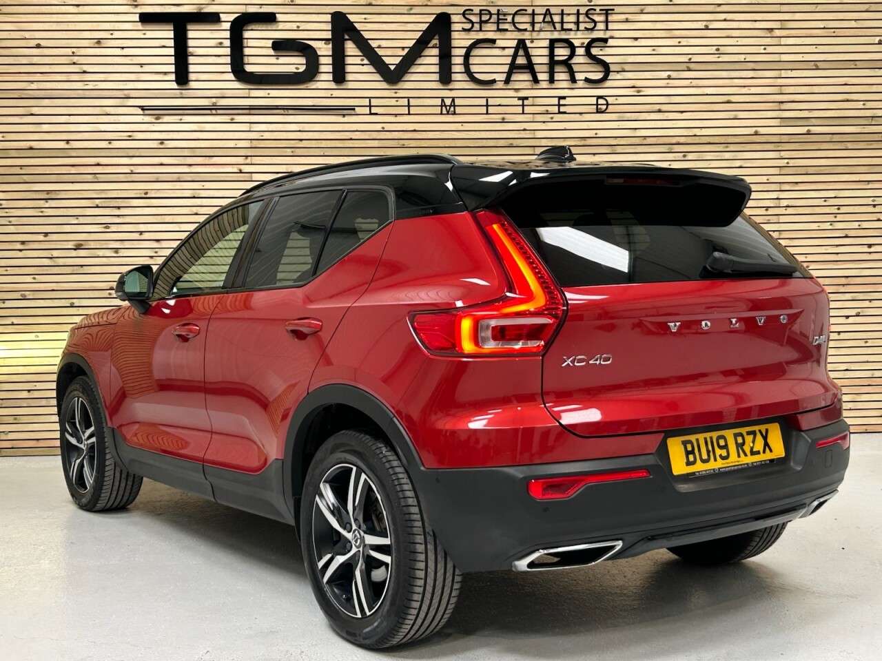 2019 VOLVO XC40 2019 VOLVO XC40