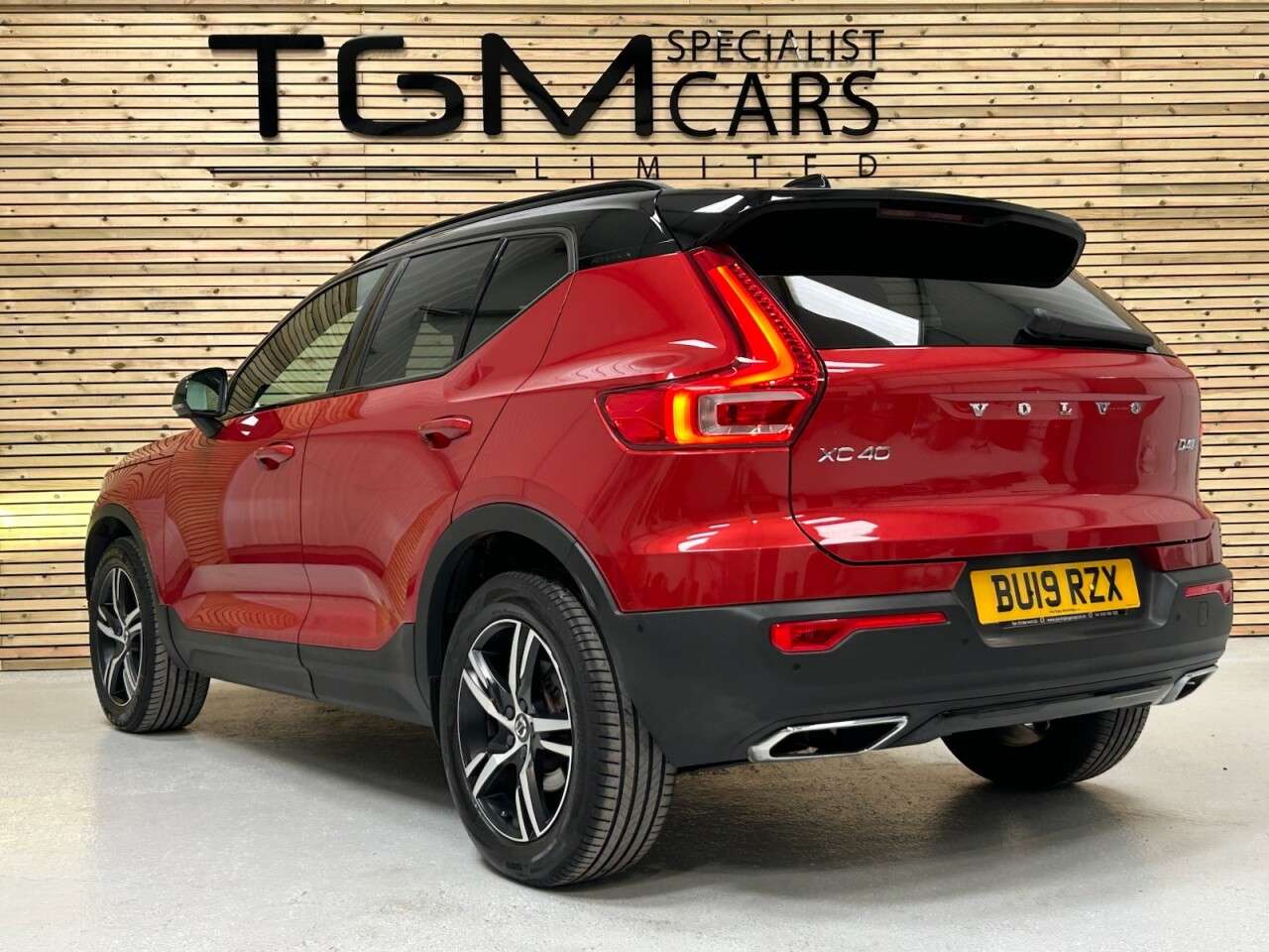 2019 VOLVO XC40 2019 VOLVO XC40