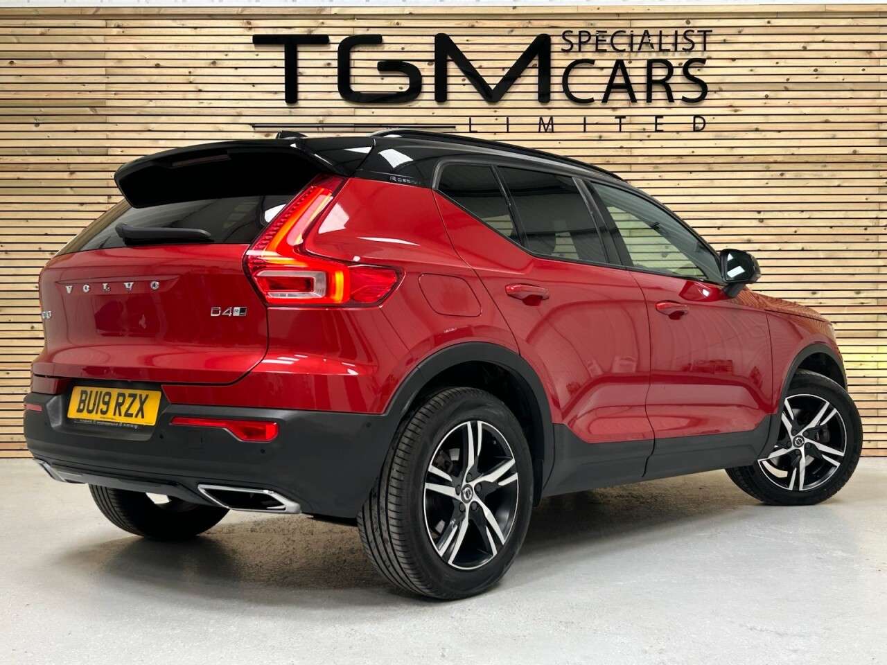 2019 VOLVO XC40 2019 VOLVO XC40