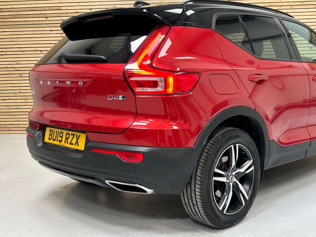 2019 VOLVO XC40 2019 VOLVO XC40