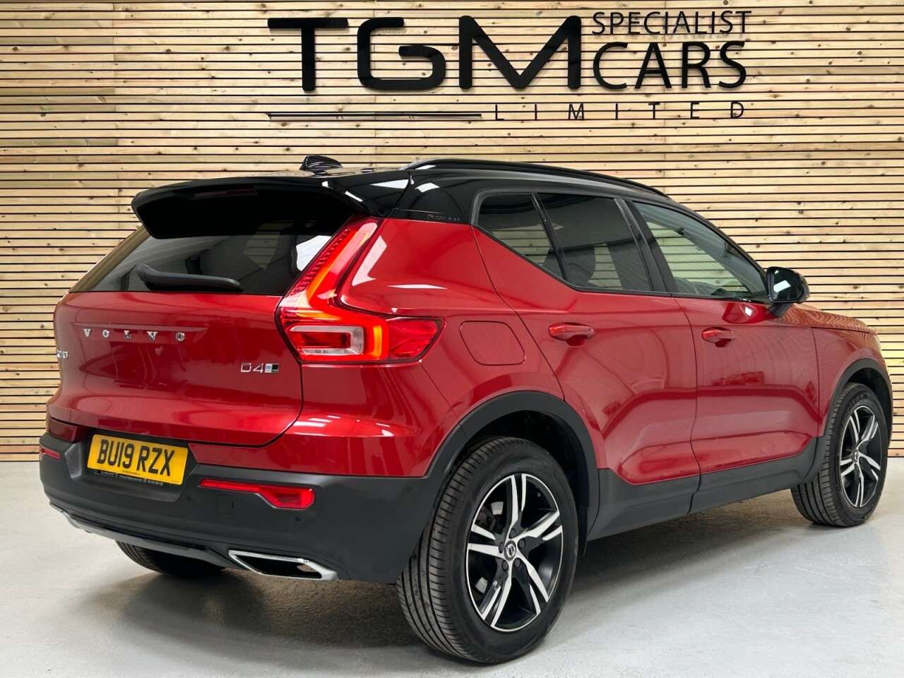 2019 VOLVO XC40 2019 VOLVO XC40