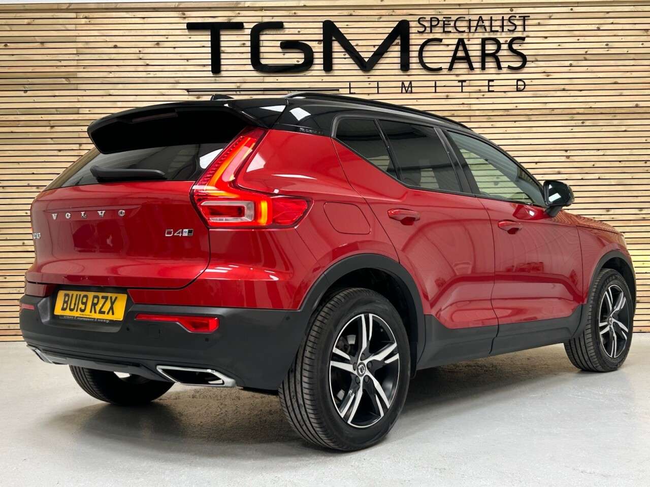 2019 VOLVO XC40 2019 VOLVO XC40