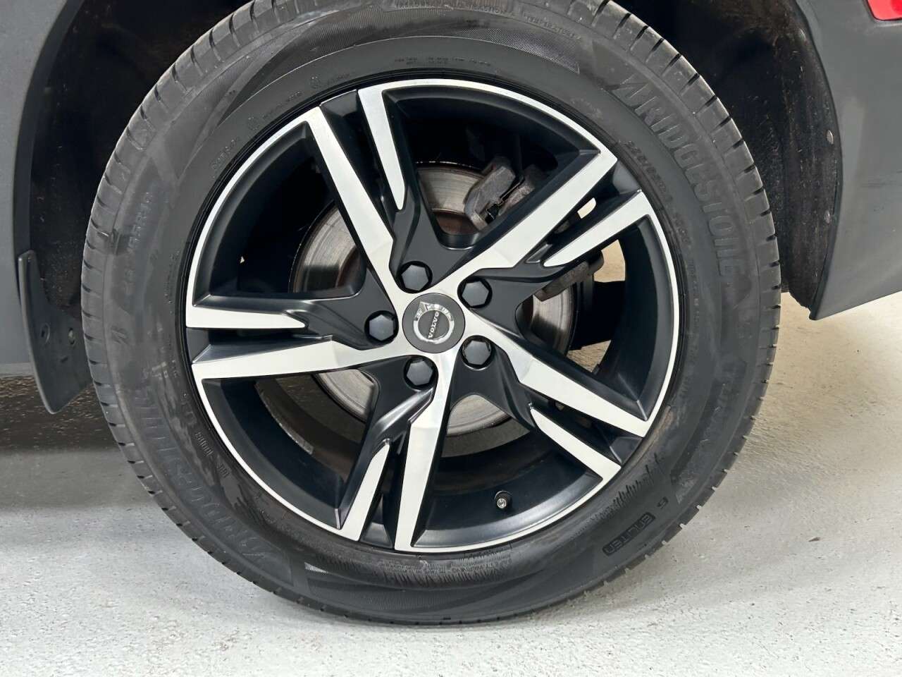 2019 VOLVO XC40 2019 VOLVO XC40