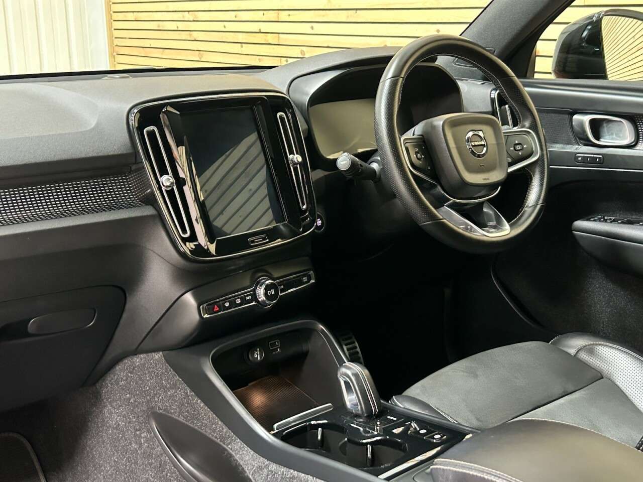 2019 VOLVO XC40 2019 VOLVO XC40
