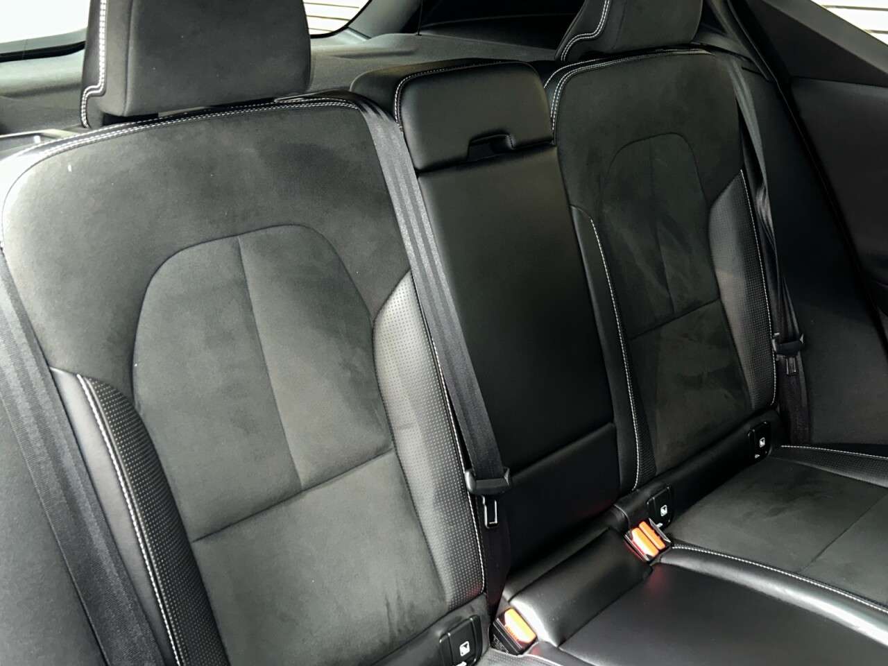 2019 VOLVO XC40 2019 VOLVO XC40