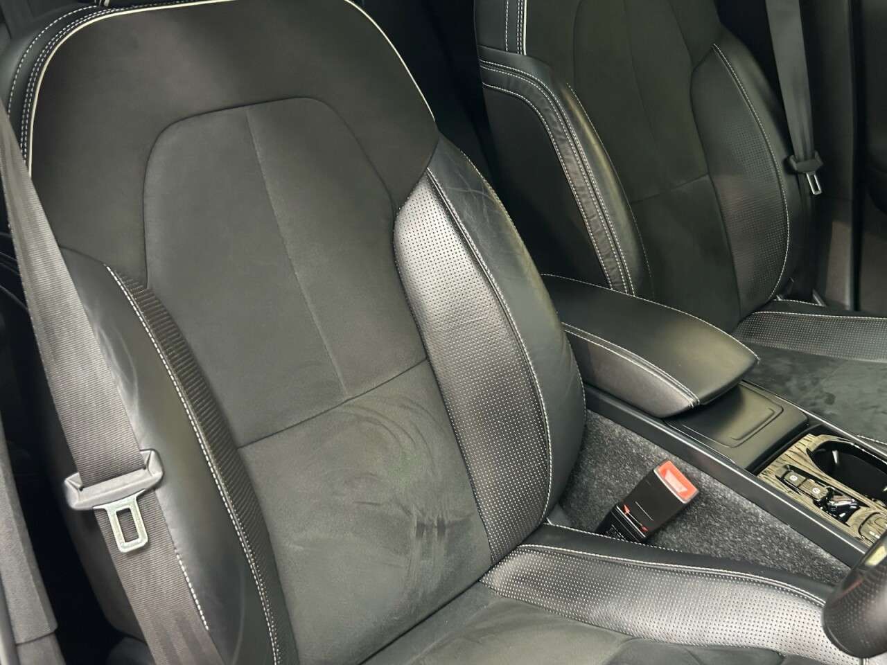 2019 VOLVO XC40 2019 VOLVO XC40