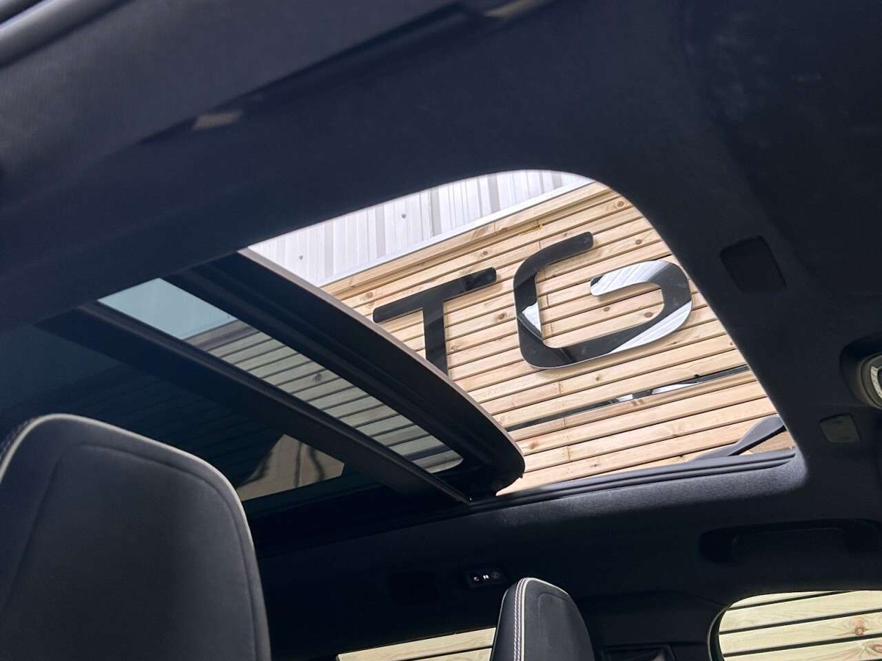 2019 VOLVO XC40 2019 VOLVO XC40