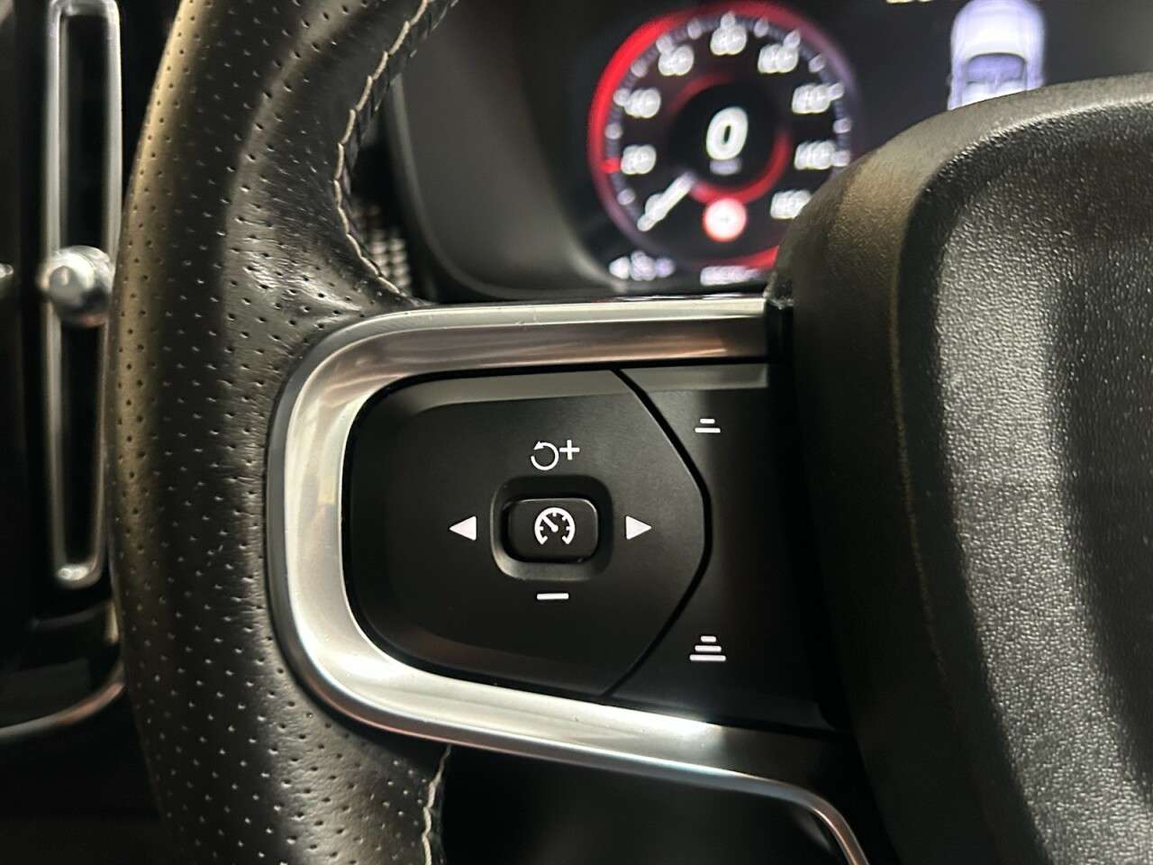 2019 VOLVO XC40 2019 VOLVO XC40