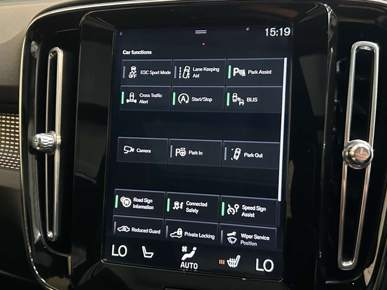 2019 VOLVO XC40 2019 VOLVO XC40