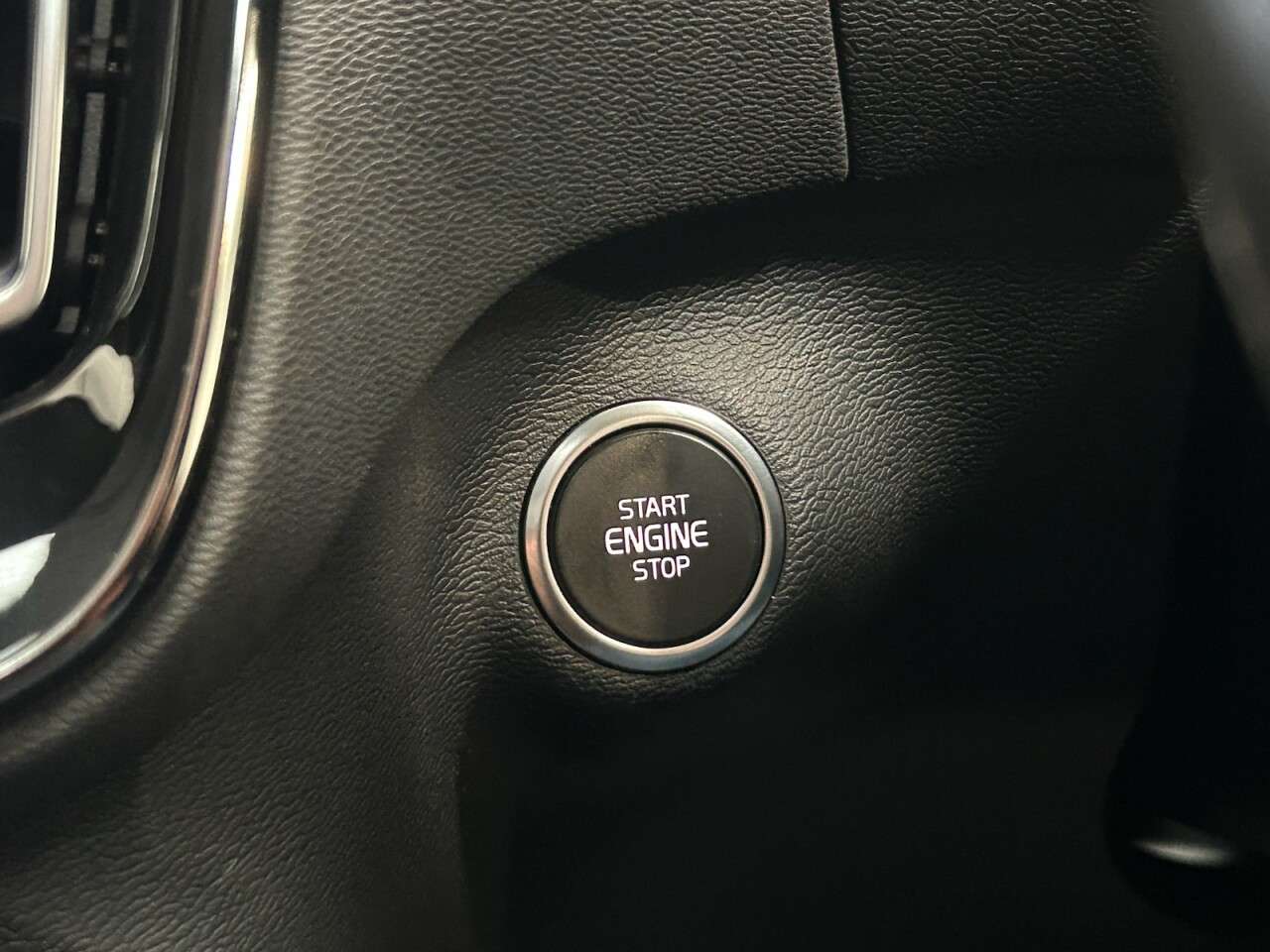 2019 VOLVO XC40 2019 VOLVO XC40