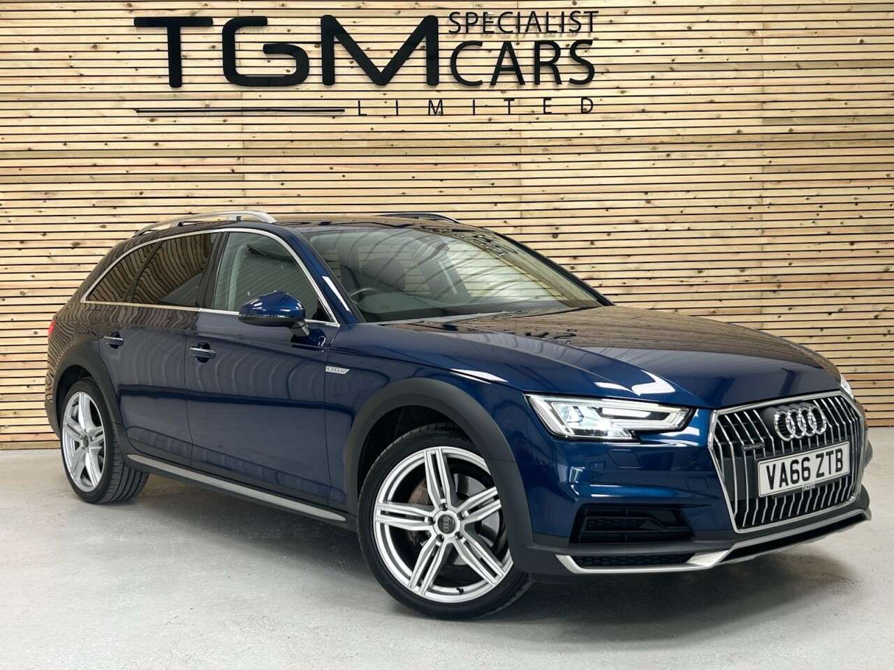 A 2017 AUDI A4 ALLROAD 2.0 TDI Sport Estate 5dr Diesel S Tronic quattro Euro 6 (s/s) (190 ps) A 2017 AUDI A4 ALLROAD 2.0 TDI Sport Estate 5dr Diesel S Tronic quattro Euro 6 (s/s) (190 ps)