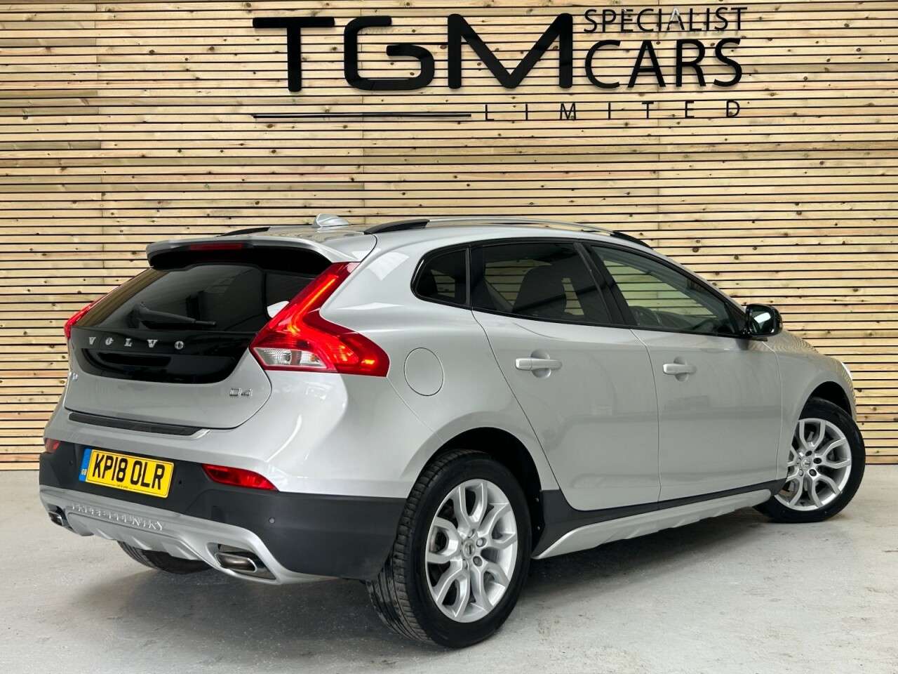 A 2018 VOLVO V40 CROSS COUNTRY 2.0 D4 Pro Hatchback 5dr Diesel Manual Euro 6 (s/s) (190 ps) A 2018 VOLVO V40 CROSS COUNTRY 2.0 D4 Pro Hatchback 5dr Diesel Manual Euro 6 (s/s) (190 ps)