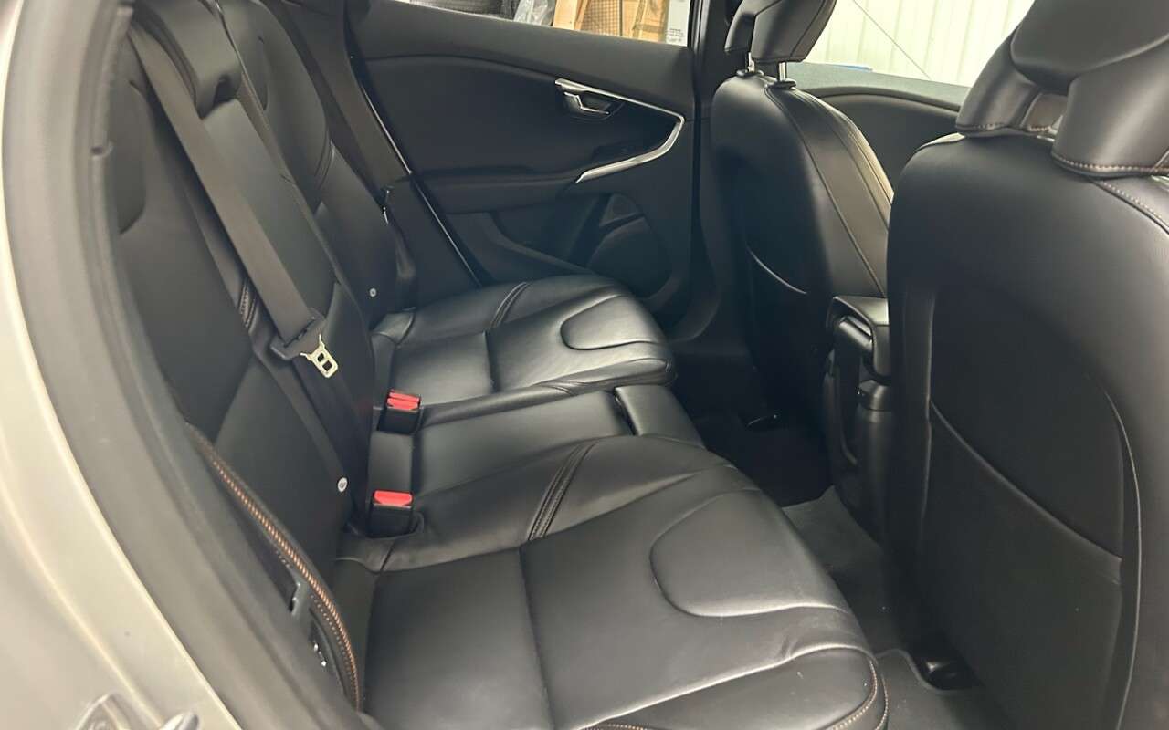 2018 VOLVO V40 CROSS COUNTRY 2018 VOLVO V40 CROSS COUNTRY