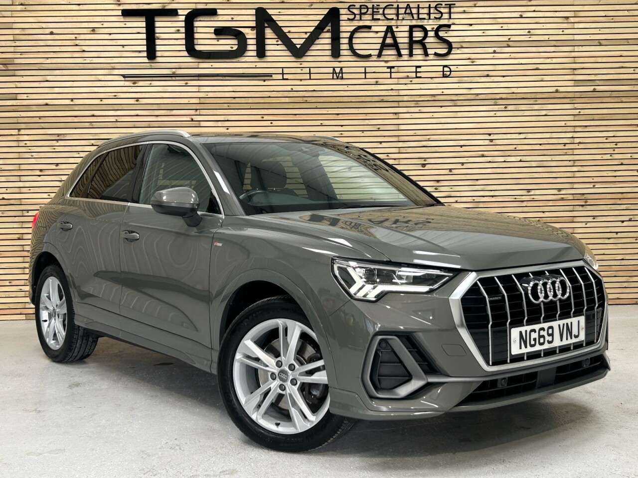 A 2020 AUDI Q3 2.0 TFSI 40 S line SUV 5dr Petrol S Tronic quattro Euro 6 (s/s) (190 ps) A 2020 AUDI Q3 2.0 TFSI 40 S line SUV 5dr Petrol S Tronic quattro Euro 6 (s/s) (190 ps)
