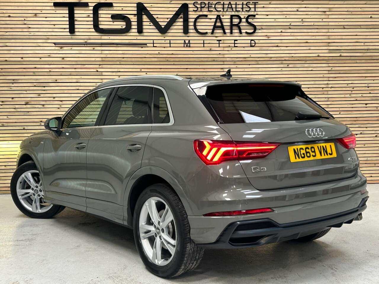 A 2020 AUDI Q3 2.0 TFSI 40 S line SUV 5dr Petrol S Tronic quattro Euro 6 (s/s) (190 ps) A 2020 AUDI Q3 2.0 TFSI 40 S line SUV 5dr Petrol S Tronic quattro Euro 6 (s/s) (190 ps)