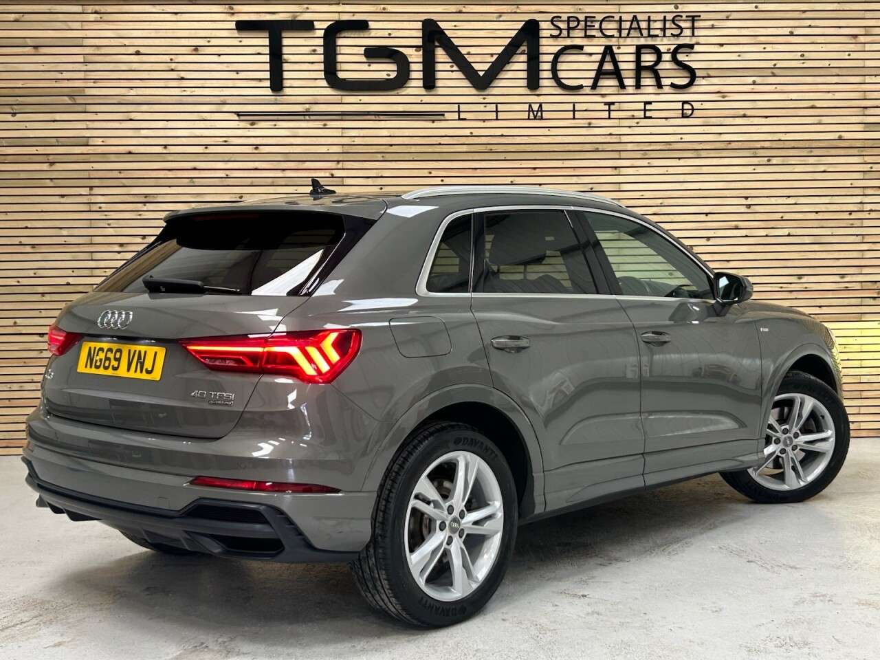 A 2020 AUDI Q3 2.0 TFSI 40 S line SUV 5dr Petrol S Tronic quattro Euro 6 (s/s) (190 ps) A 2020 AUDI Q3 2.0 TFSI 40 S line SUV 5dr Petrol S Tronic quattro Euro 6 (s/s) (190 ps)