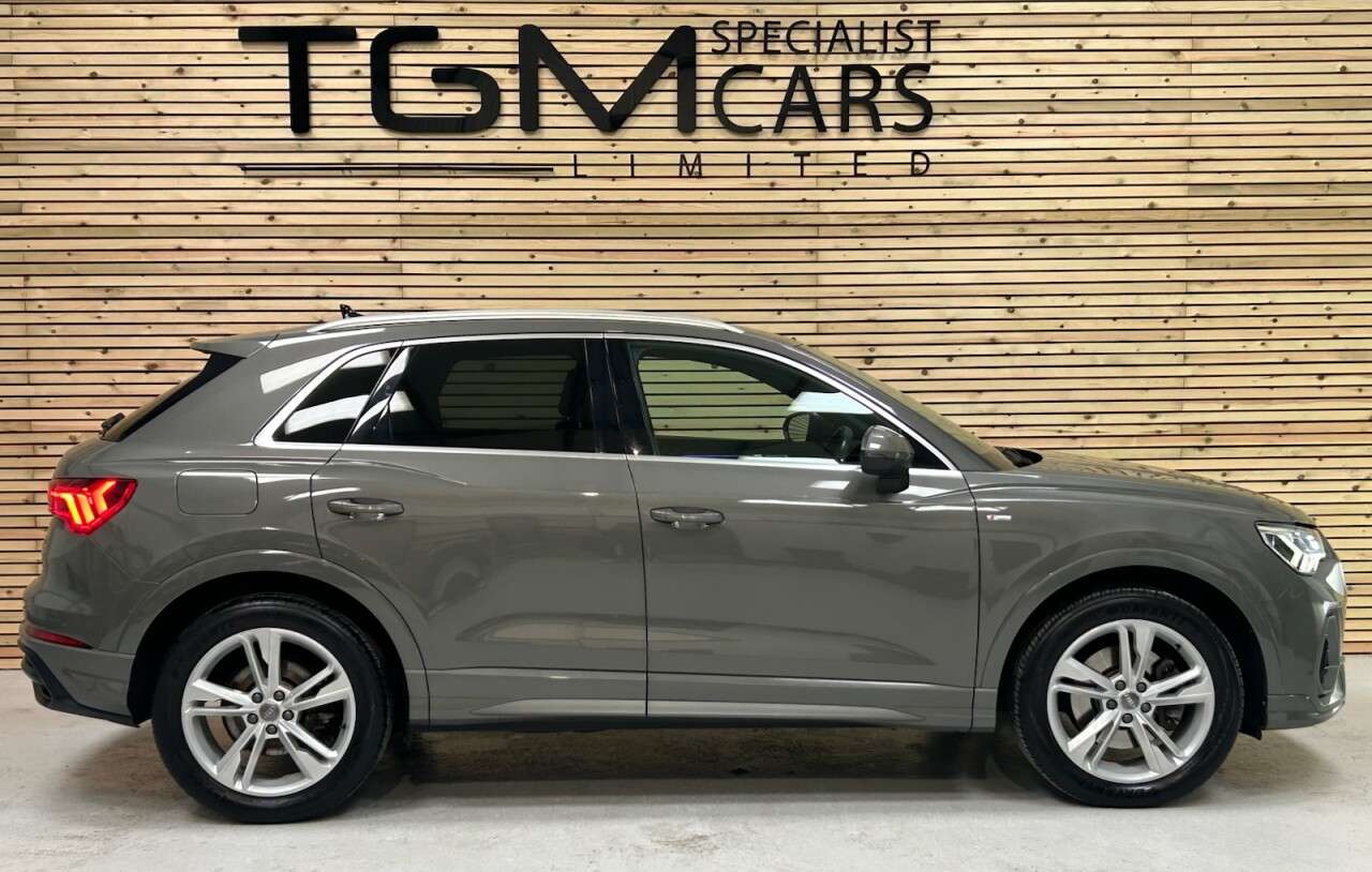 A 2020 AUDI Q3 2.0 TFSI 40 S line SUV 5dr Petrol S Tronic quattro Euro 6 (s/s) (190 ps) A 2020 AUDI Q3 2.0 TFSI 40 S line SUV 5dr Petrol S Tronic quattro Euro 6 (s/s) (190 ps)