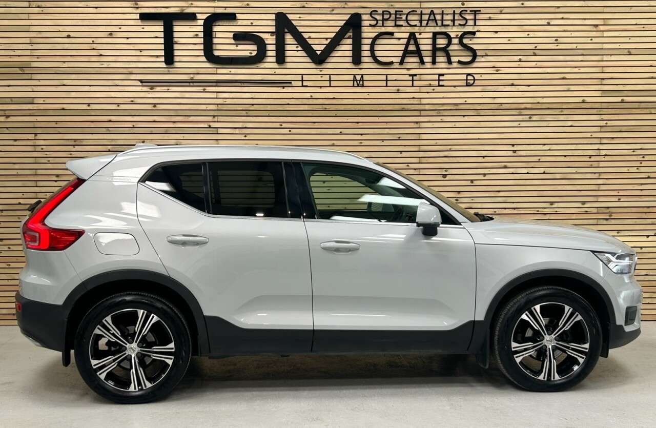 2019 VOLVO XC40 2019 VOLVO XC40