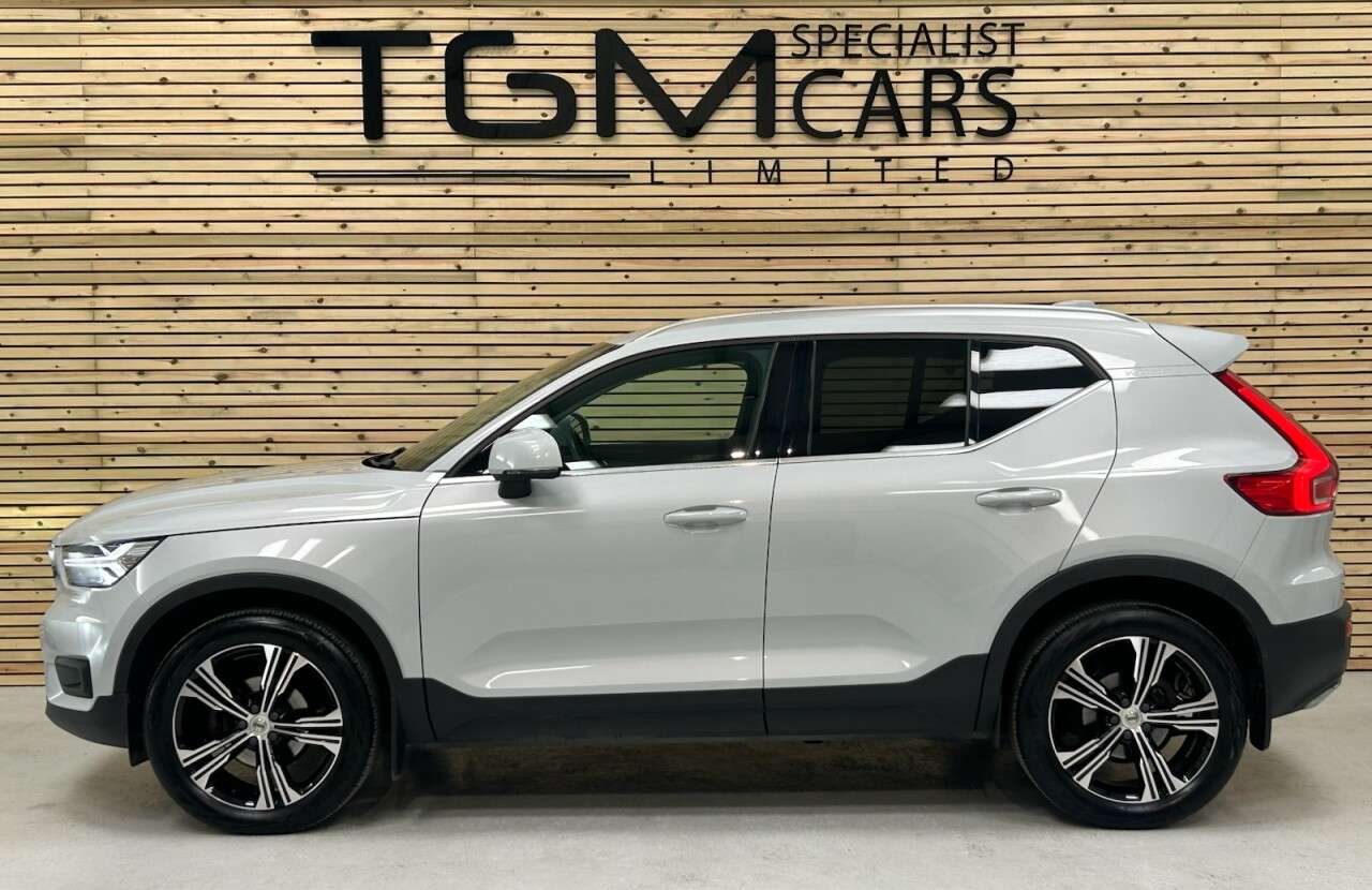 2019 VOLVO XC40 2019 VOLVO XC40