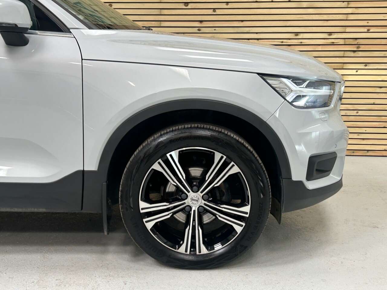2019 VOLVO XC40 2019 VOLVO XC40