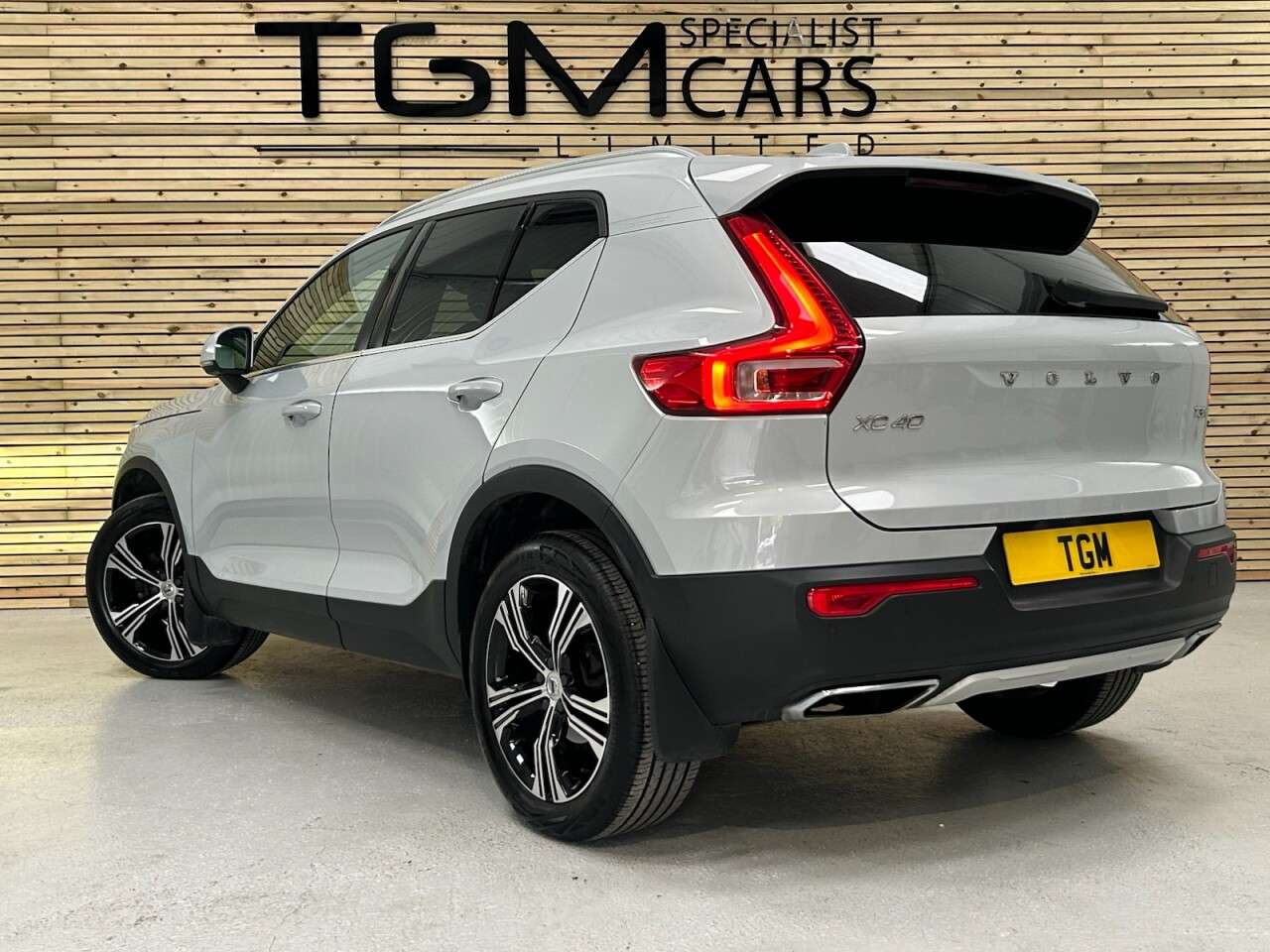 2019 VOLVO XC40 2019 VOLVO XC40