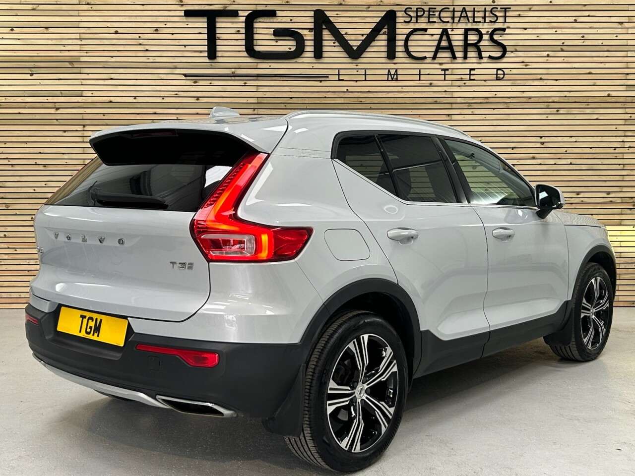 2019 VOLVO XC40 2019 VOLVO XC40