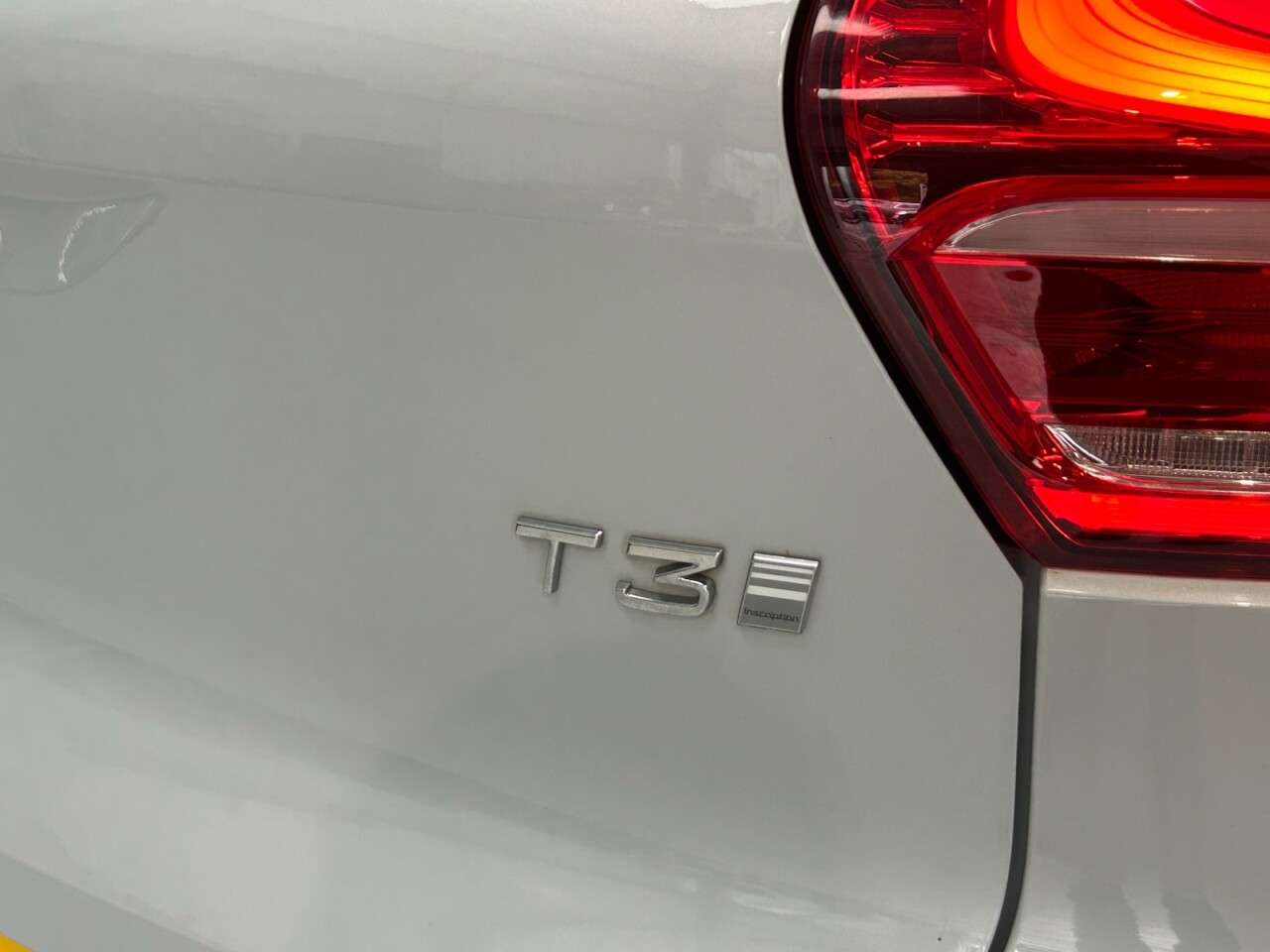 2019 VOLVO XC40 2019 VOLVO XC40