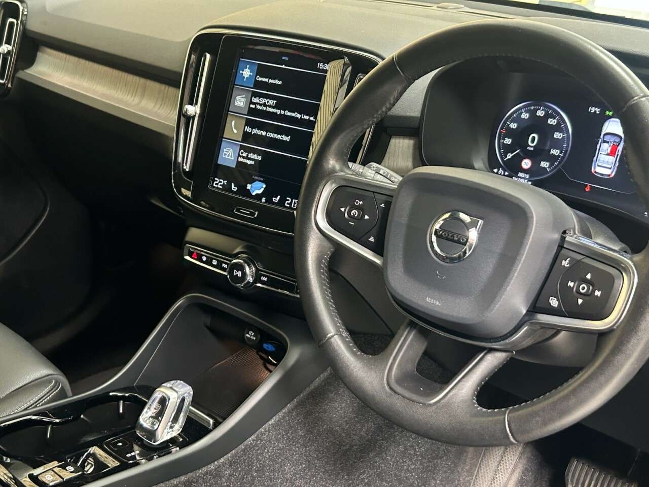2019 VOLVO XC40 2019 VOLVO XC40