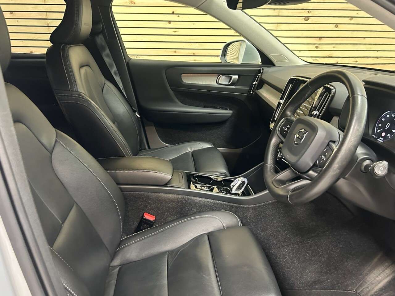 2019 VOLVO XC40 2019 VOLVO XC40