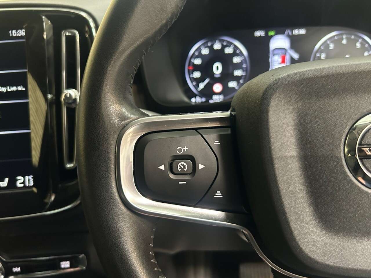 2019 VOLVO XC40 2019 VOLVO XC40