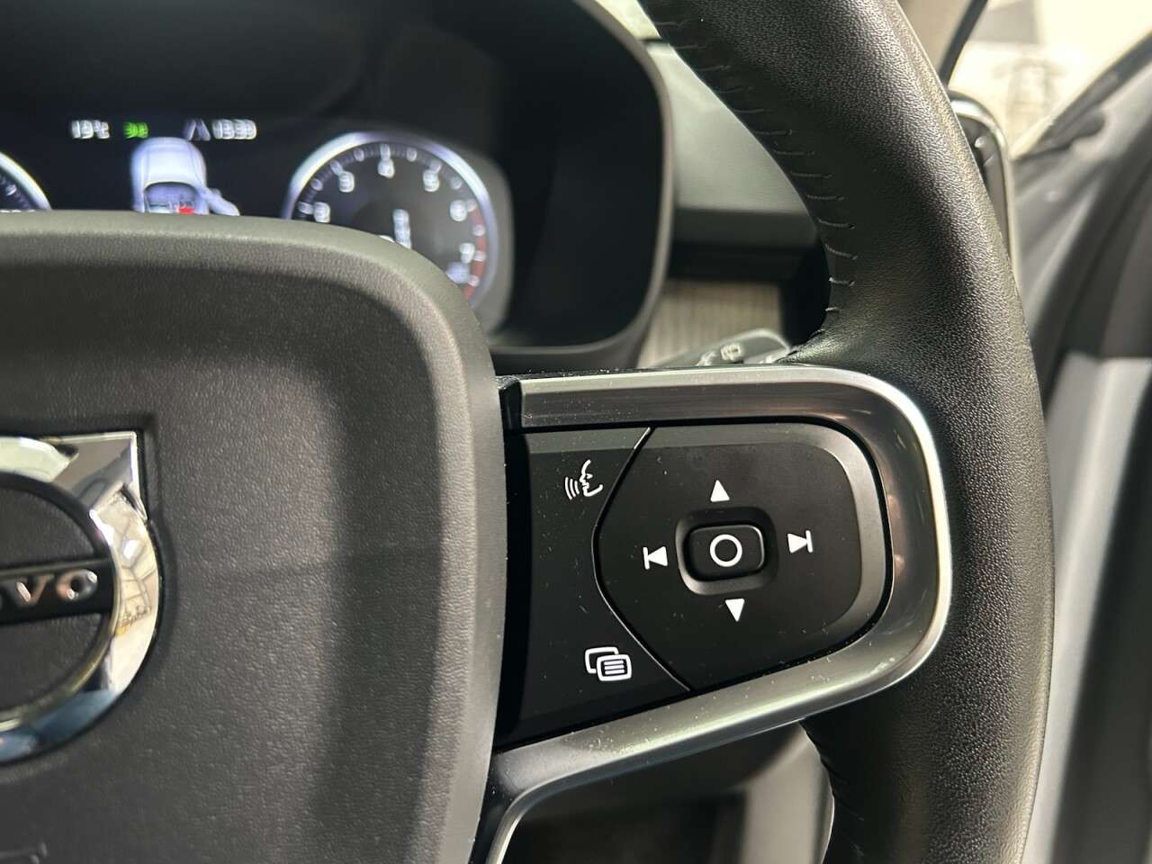 2019 VOLVO XC40 2019 VOLVO XC40