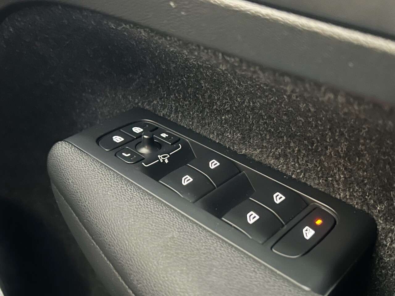 2019 VOLVO XC40 2019 VOLVO XC40