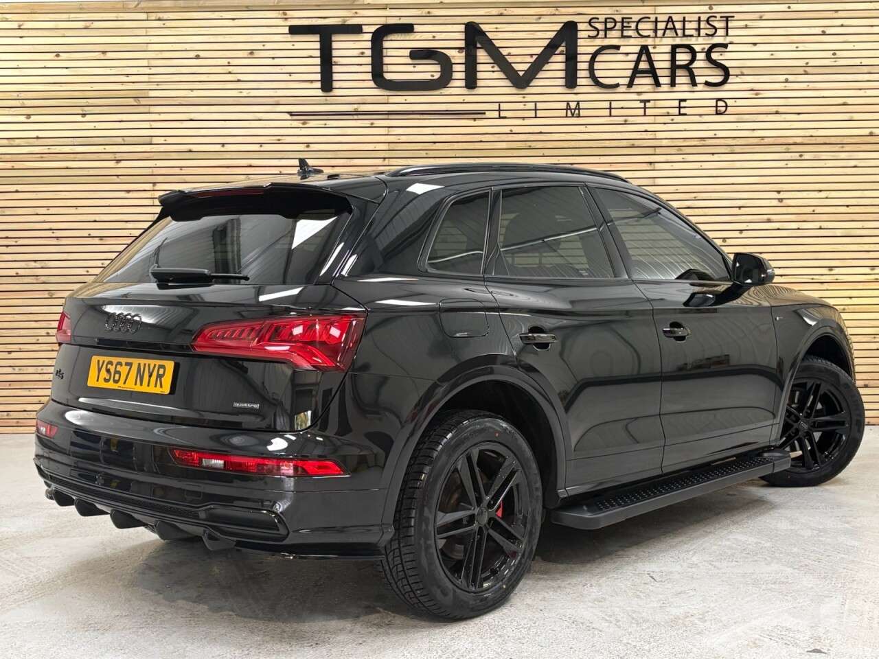 A 2018 AUDI Q5 2.0 TDI S line SUV 5dr Diesel S Tronic quattro Euro 6 (s/s) (190 ps) A 2018 AUDI Q5 2.0 TDI S line SUV 5dr Diesel S Tronic quattro Euro 6 (s/s) (190 ps)