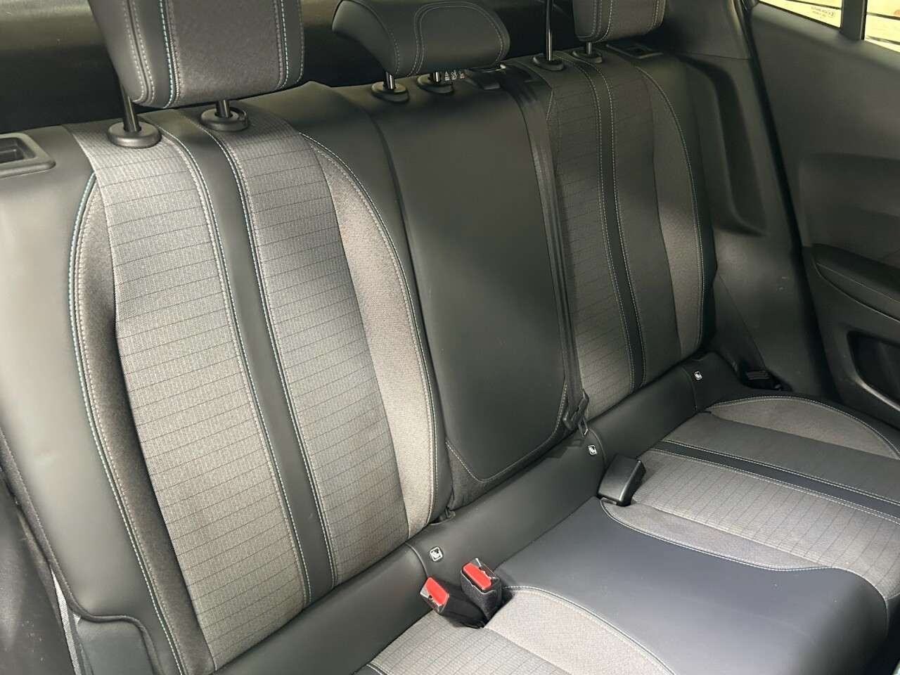 2021 PEUGEOT 2008 2021 PEUGEOT 2008