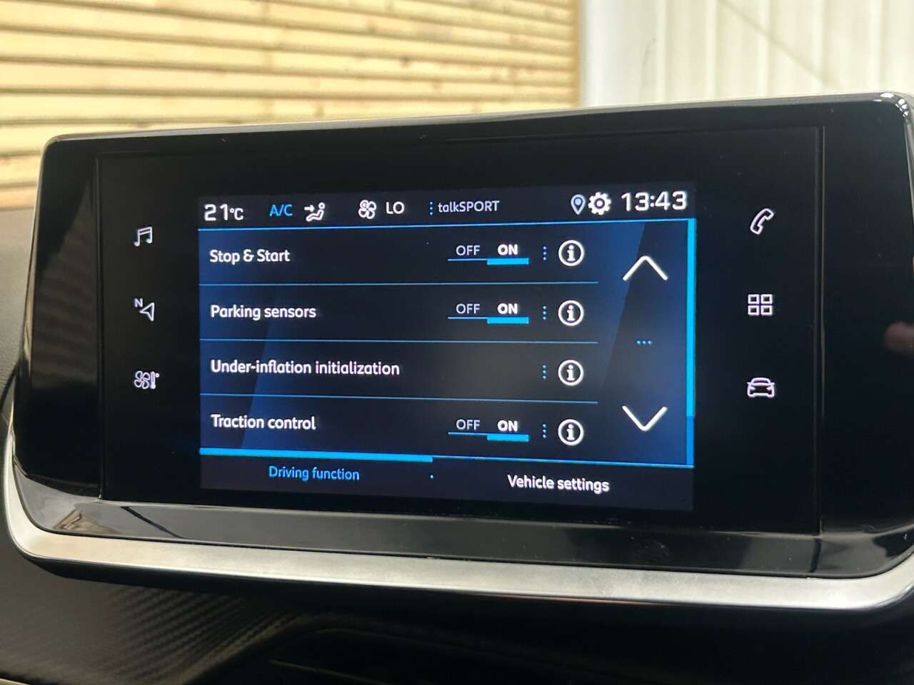 2021 PEUGEOT 2008 2021 PEUGEOT 2008