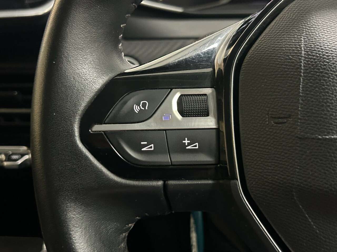 2021 PEUGEOT 2008 2021 PEUGEOT 2008