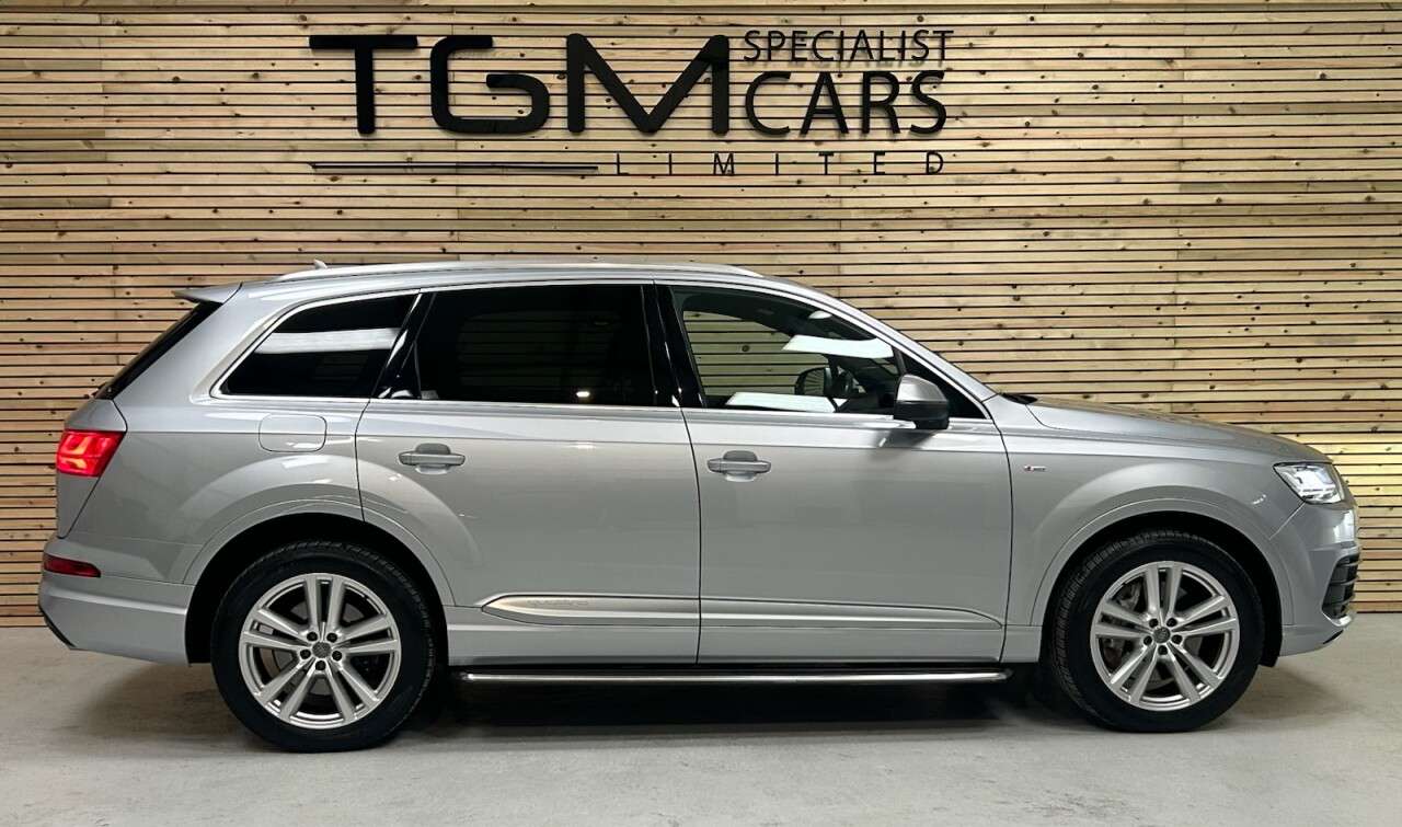 A 2018 AUDI Q7 3.0 TDI V6 50 S line SUV 5dr Diesel Tiptronic quattro Euro 6 (s/s) (286 ps) A 2018 AUDI Q7 3.0 TDI V6 50 S line SUV 5dr Diesel Tiptronic quattro Euro 6 (s/s) (286 ps)