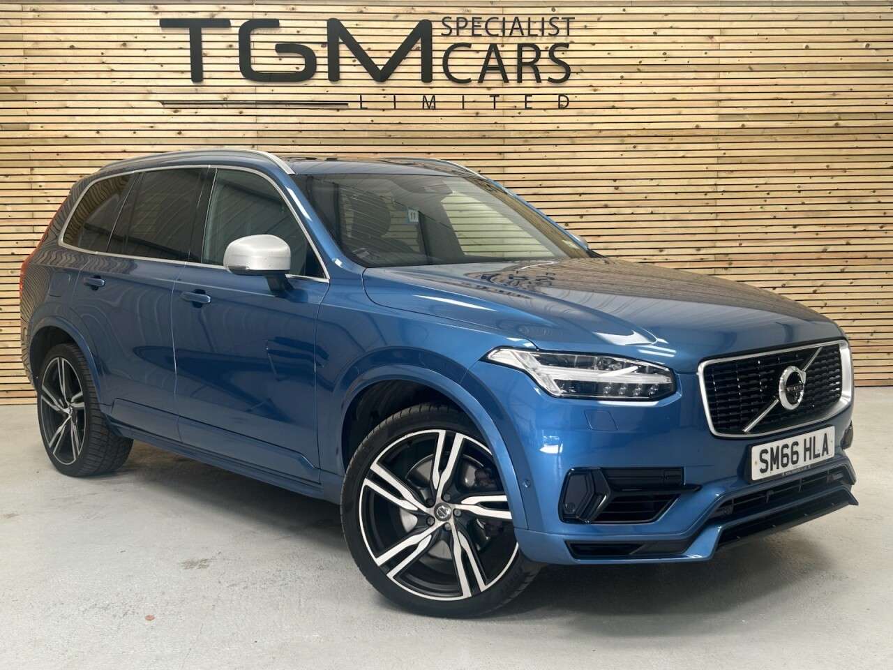 A 2016 VOLVO XC90 2.0h T8 Twin Engine 9.2kWh R-Design SUV 5dr Petrol Plug-in Hybrid Auto 4WD A 2016 VOLVO XC90 2.0h T8 Twin Engine 9.2kWh R-Design SUV 5dr Petrol Plug-in Hybrid Auto 4WD