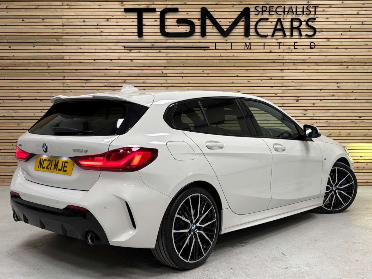 A 2021 BMW 1 SERIES 2.0 120d M Sport (LCP) Hatchback 5dr Diesel Auto xDrive Euro 6 (s/s) (190 p A 2021 BMW 1 SERIES 2.0 120d M Sport (LCP) Hatchback 5dr Diesel Auto xDrive Euro 6 (s/s) (190 p