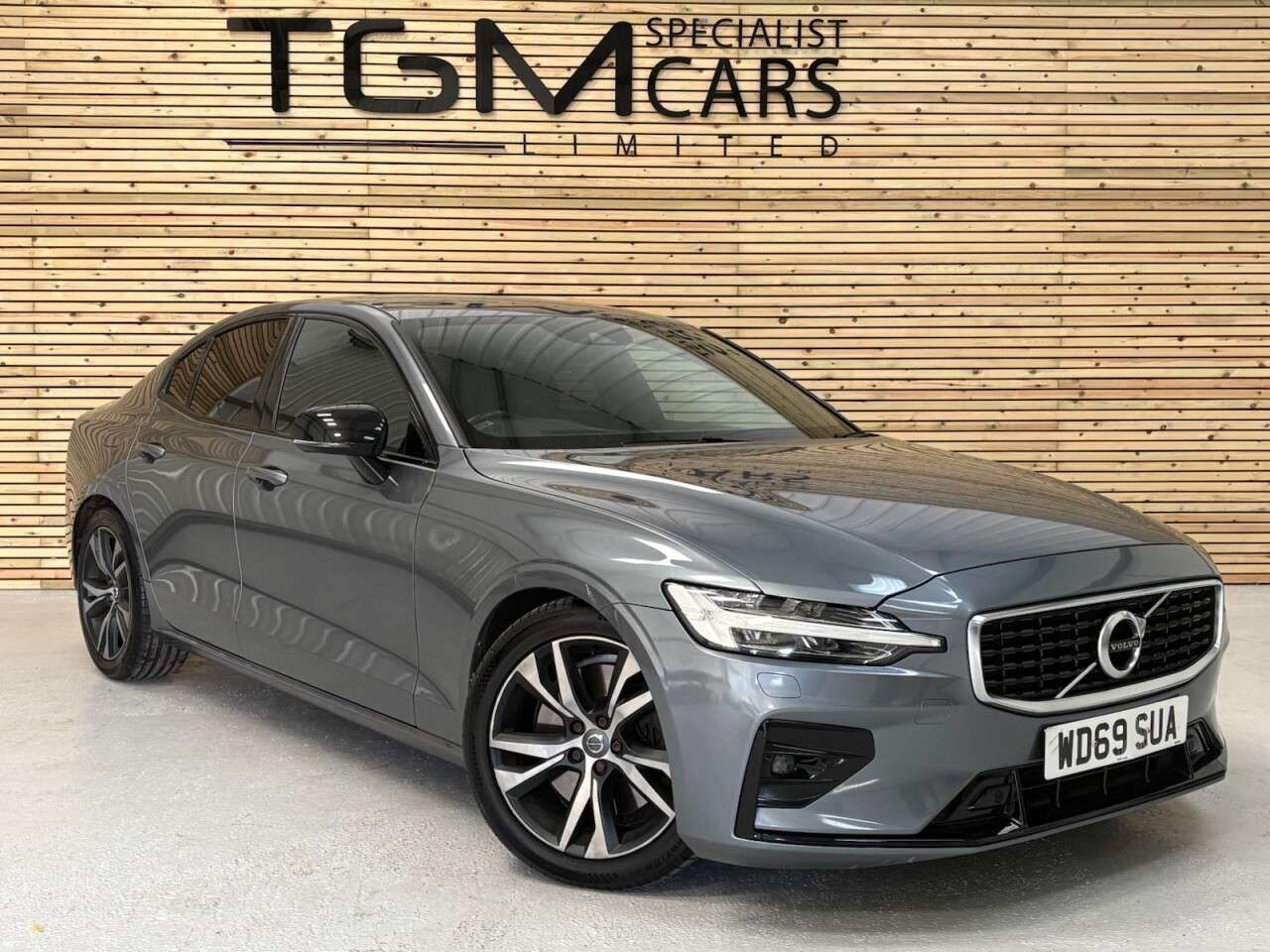 A 2020 VOLVO S60 2.0 T5 R-Design Plus Saloon 4dr Petrol Auto Euro 6 (s/s) (250 ps) 2 KEYS, 3 A 2020 VOLVO S60 2.0 T5 R-Design Plus Saloon 4dr Petrol Auto Euro 6 (s/s) (250 ps) 2 KEYS, 3