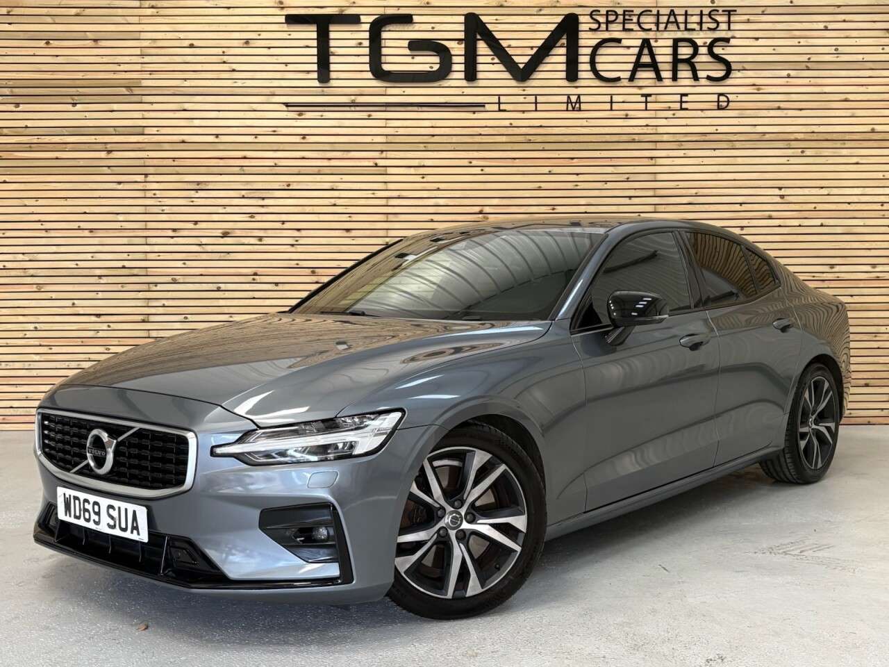 A 2020 VOLVO S60 2.0 T5 R-Design Plus Saloon 4dr Petrol Auto Euro 6 (s/s) (250 ps) 2 KEYS, 3 A 2020 VOLVO S60 2.0 T5 R-Design Plus Saloon 4dr Petrol Auto Euro 6 (s/s) (250 ps) 2 KEYS, 3
