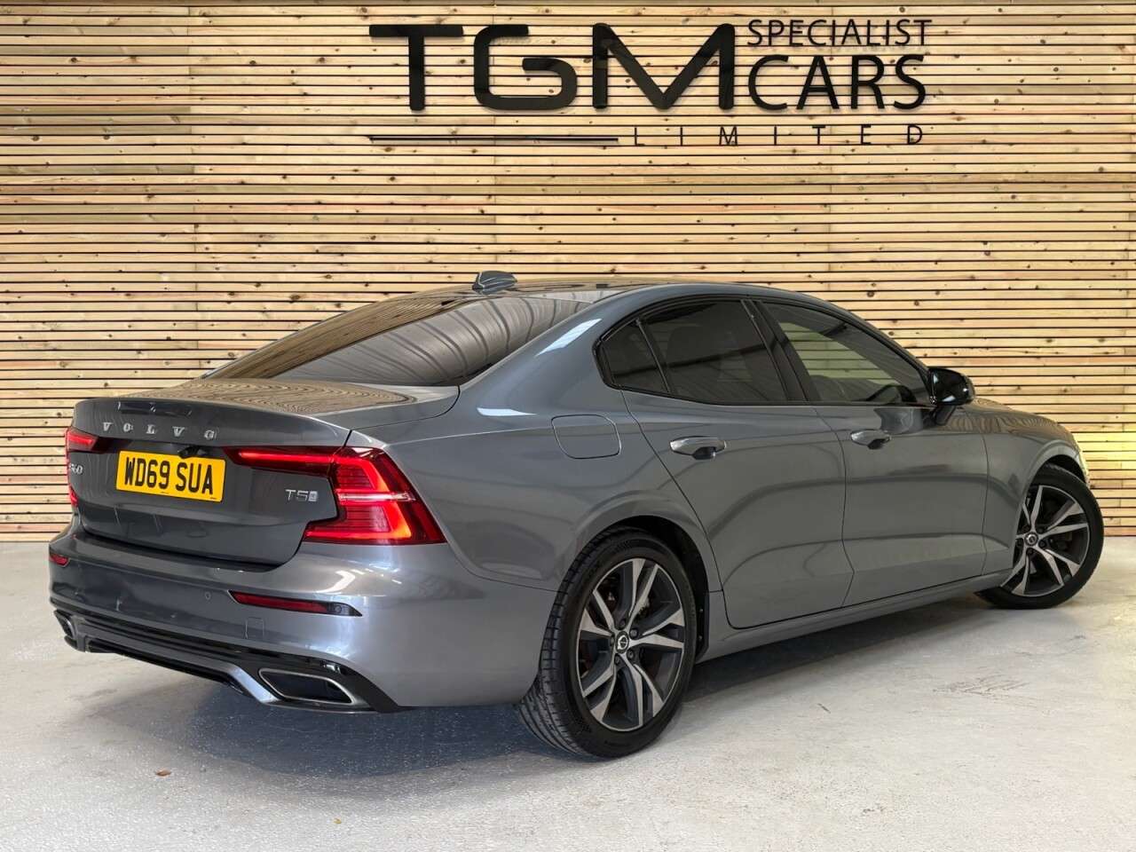 A 2020 VOLVO S60 2.0 T5 R-Design Plus Saloon 4dr Petrol Auto Euro 6 (s/s) (250 ps) 2 KEYS, 3 A 2020 VOLVO S60 2.0 T5 R-Design Plus Saloon 4dr Petrol Auto Euro 6 (s/s) (250 ps) 2 KEYS, 3