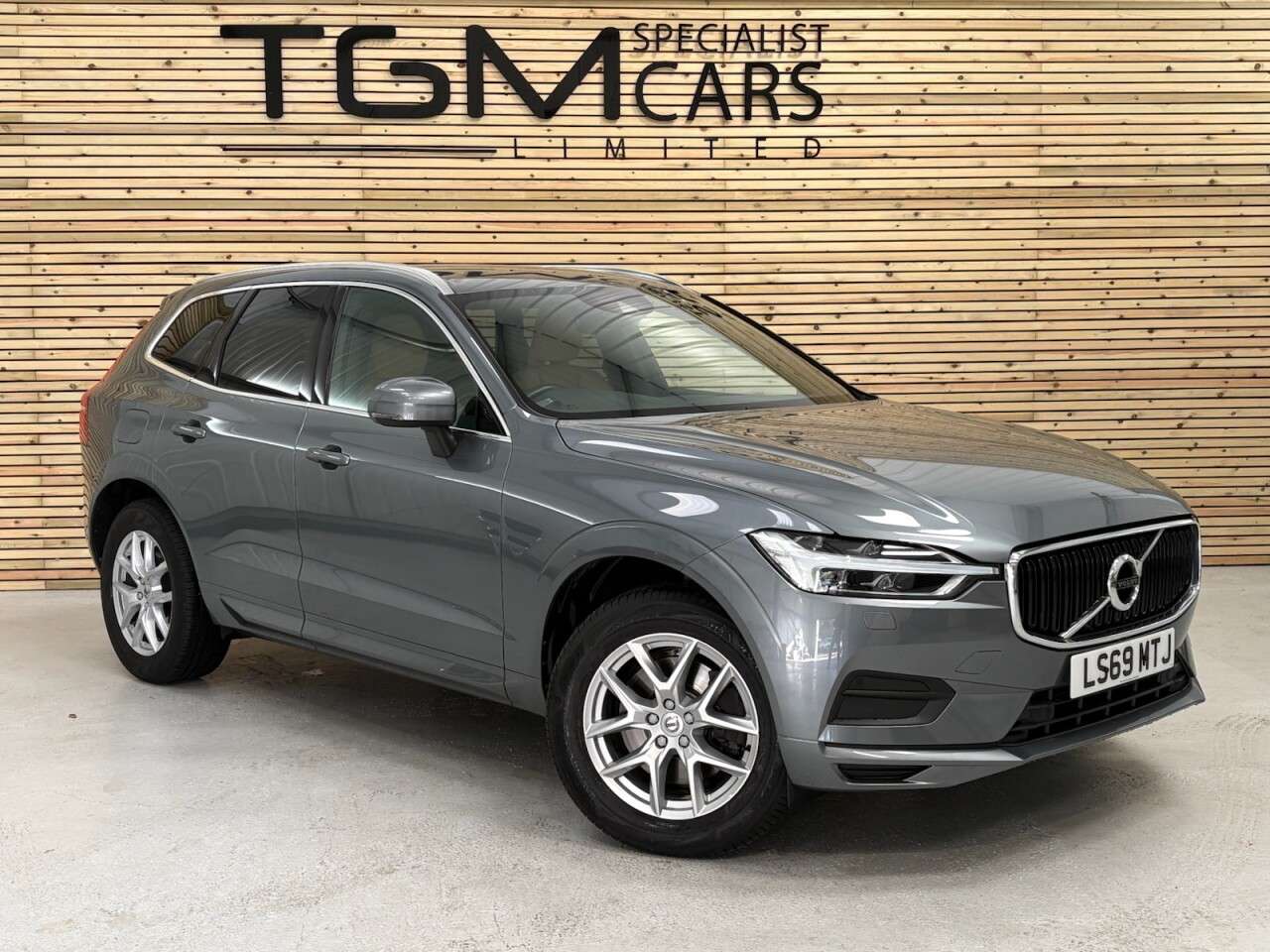 A 2019 VOLVO XC60 2.0 D4 Momentum SUV 5dr Diesel Auto Euro 6 (s/s) (190 ps) A 2019 VOLVO XC60 2.0 D4 Momentum SUV 5dr Diesel Auto Euro 6 (s/s) (190 ps)
