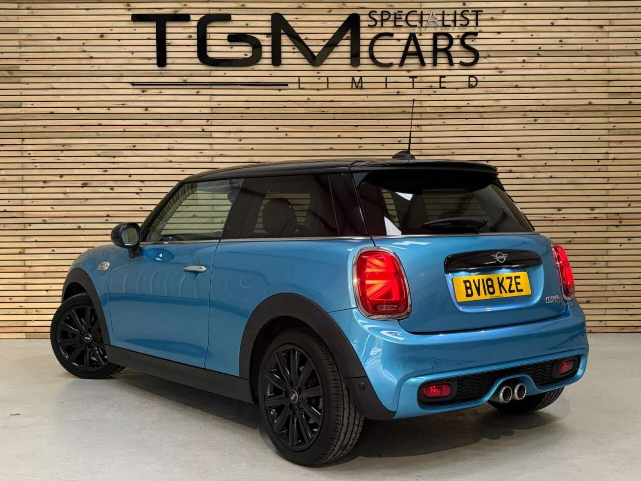 A 2018 MINI HATCH 2.0 Cooper S Hatchback 3dr Petrol Manual Euro 6 (s/s) (192 ps) A 2018 MINI HATCH 2.0 Cooper S Hatchback 3dr Petrol Manual Euro 6 (s/s) (192 ps)