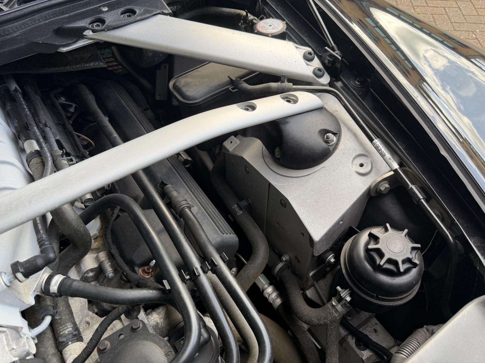 2014 ASTON MARTIN VANTAGE 2014 ASTON MARTIN VANTAGE