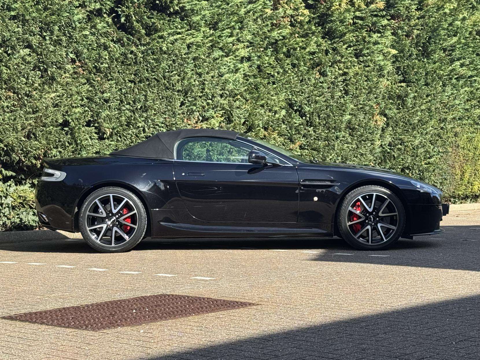 2014 ASTON MARTIN VANTAGE 2014 ASTON MARTIN VANTAGE