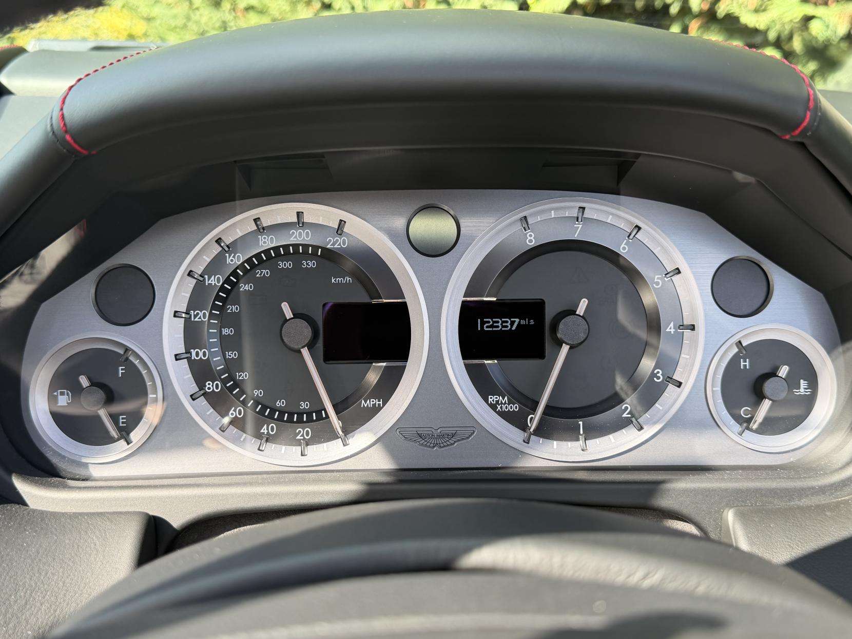 2014 ASTON MARTIN VANTAGE 2014 ASTON MARTIN VANTAGE